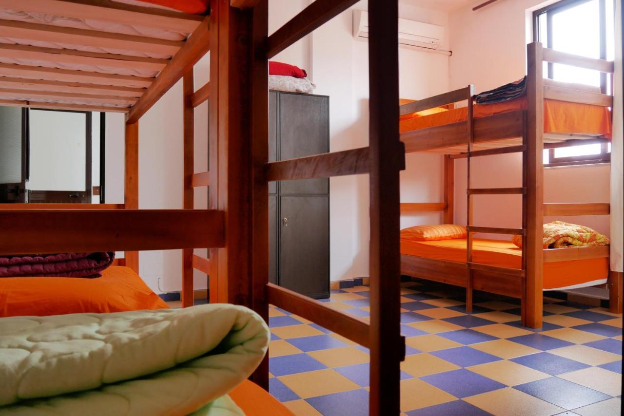 The Galley Party Hostel Shkodër Dış mekan fotoğraf