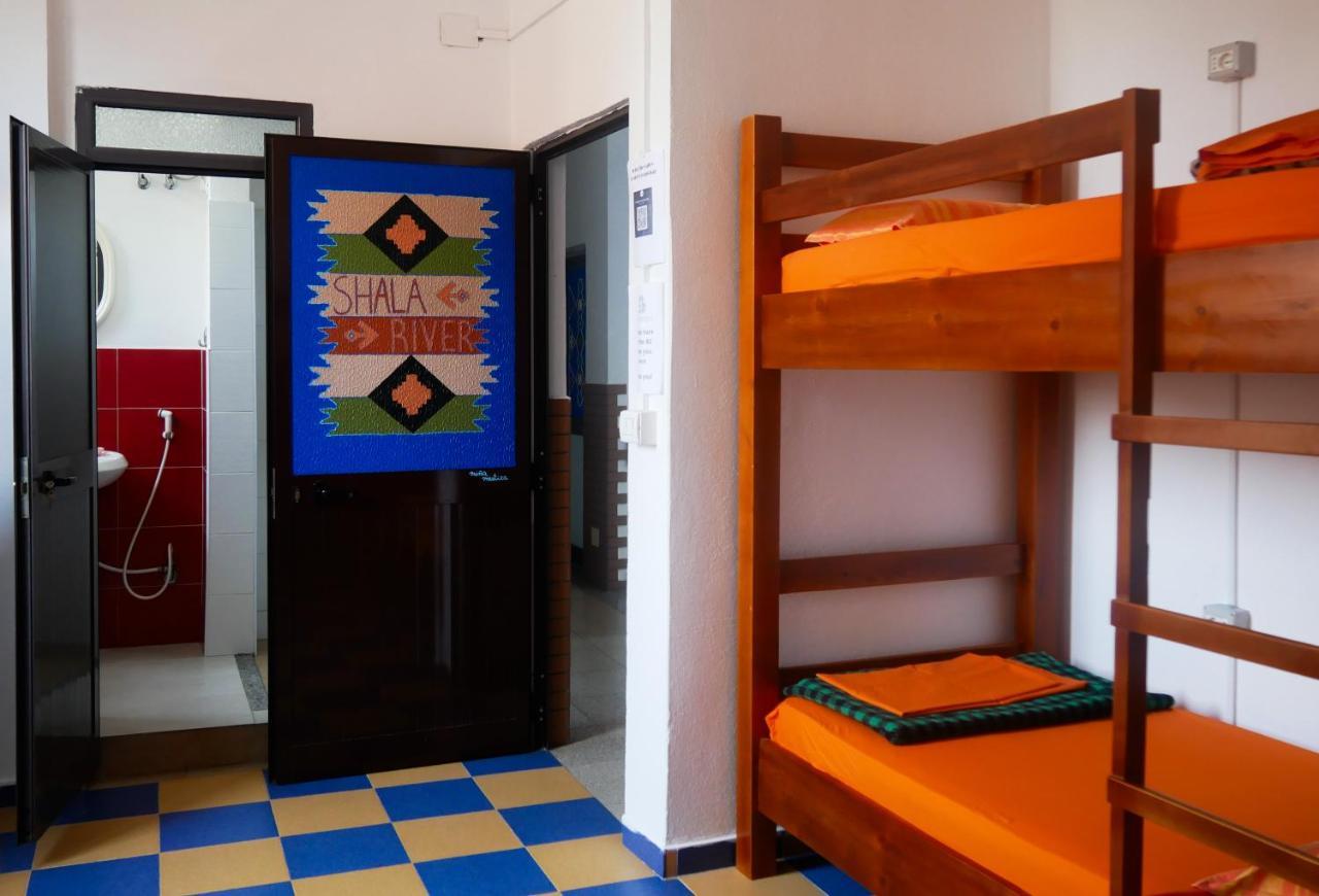The Galley Party Hostel Shkodër Dış mekan fotoğraf