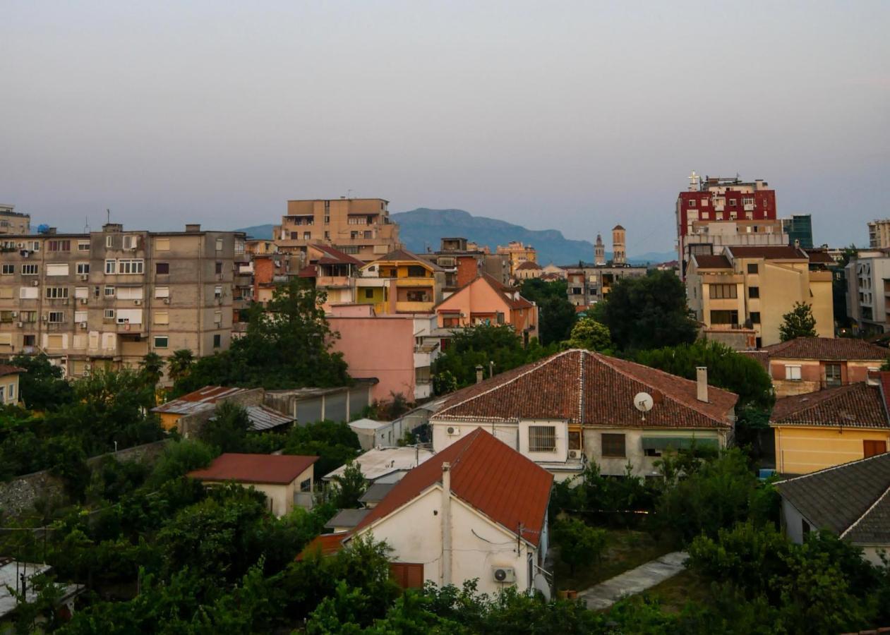 The Galley Party Hostel Shkodër Dış mekan fotoğraf