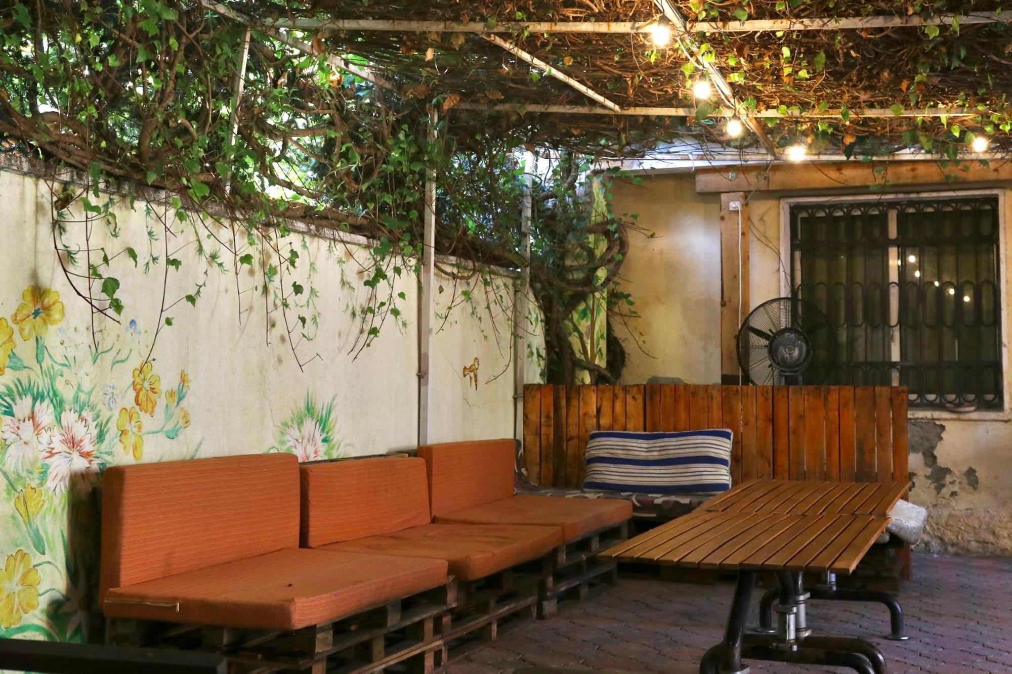 The Galley Party Hostel Shkodër Dış mekan fotoğraf
