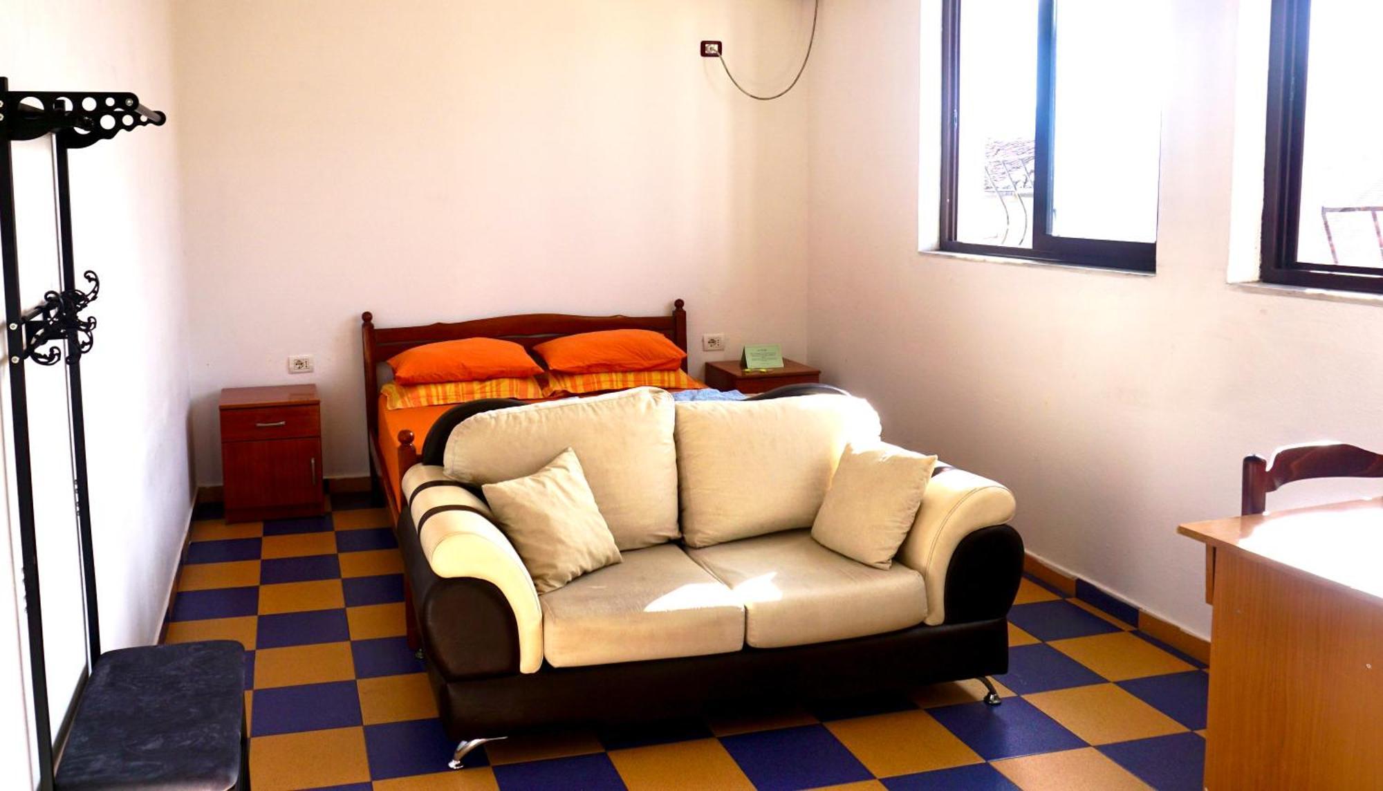 The Galley Party Hostel Shkodër Dış mekan fotoğraf